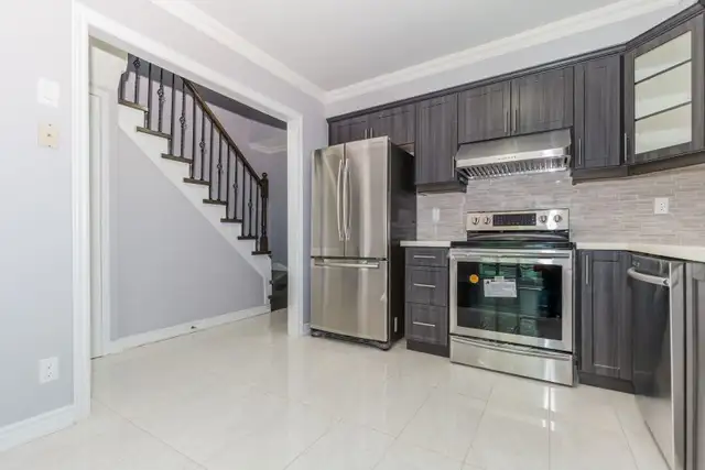 4 Bedroom Detached House for Rent in Brampton 1st May 2026 - Photo 3