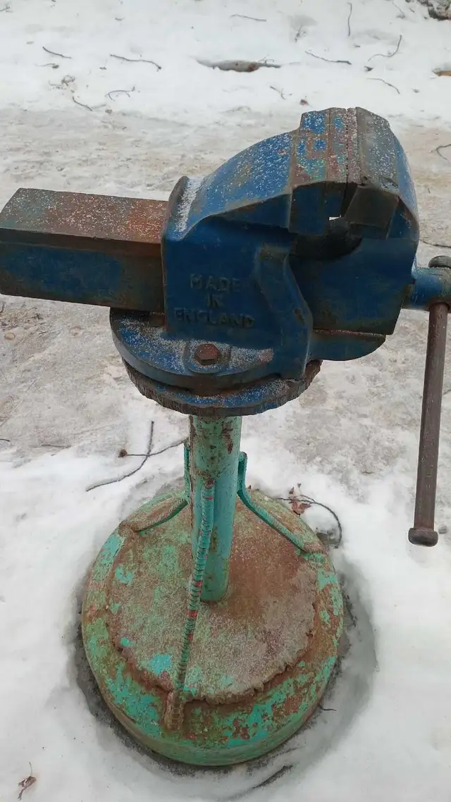 Bench Vise ? I have lots of tools here - Photo 3