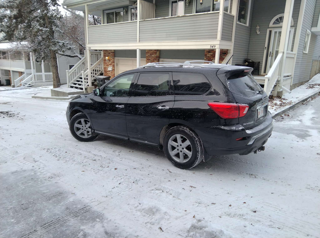 2018 Nissan Pathfinder SL 4X4 ⭐SOLID & MINT⭐ - Photo 2