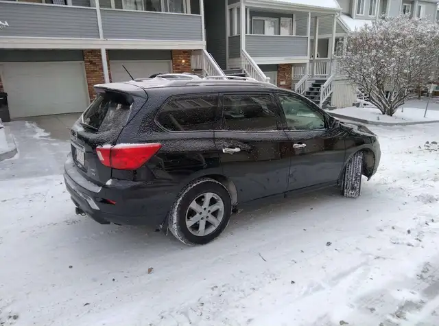 2018 Nissan Pathfinder SL 4X4 ⭐SOLID & MINT⭐ - Photo 3