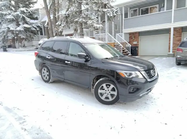2018 Nissan Pathfinder SL 4X4 ⭐SOLID & MINT⭐ - Photo 4