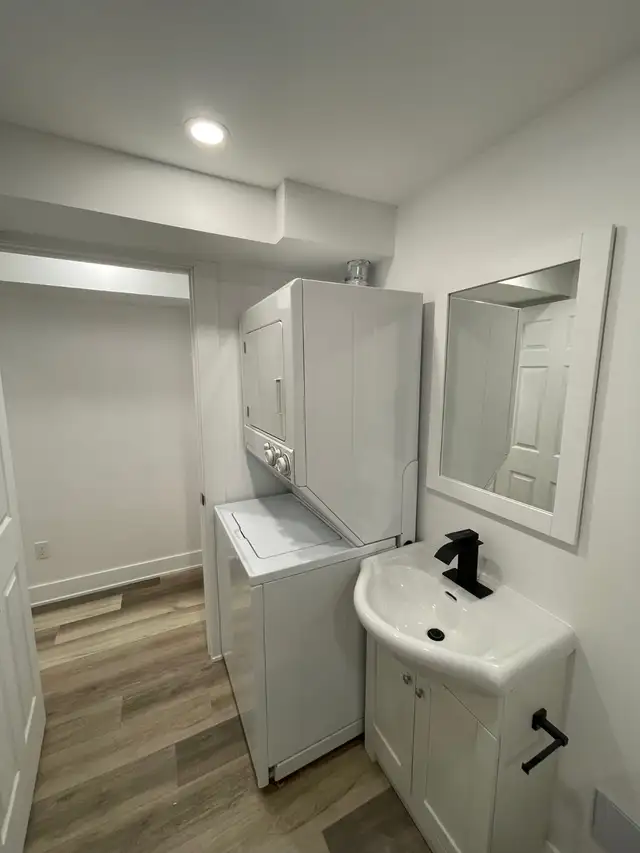 1 Bed/1Bath Basement Apartment | Private Entrance | 2 Parking - Photo 8