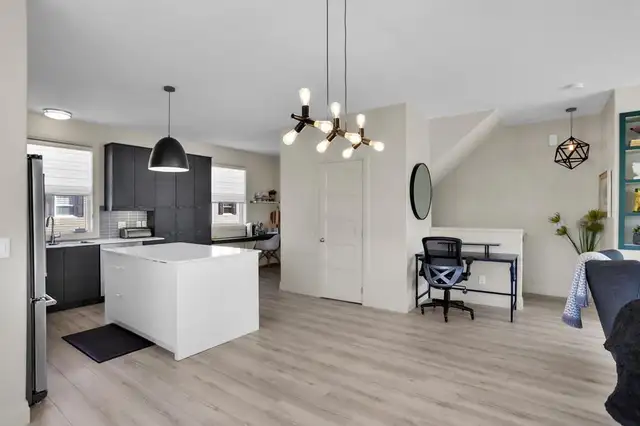 Roommates Wanted - Pet Friendly - Photo 3