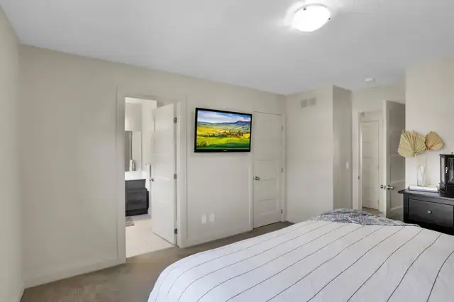 Roommates Wanted - Pet Friendly - Photo 7