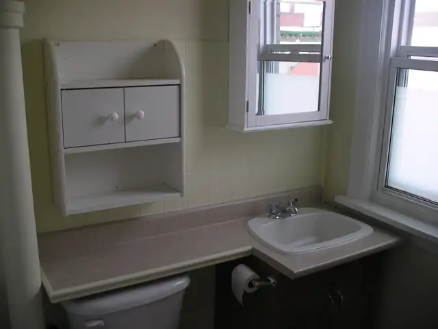 Newly renovated small 1 bedroom and Bachelor apartments - Photo 4