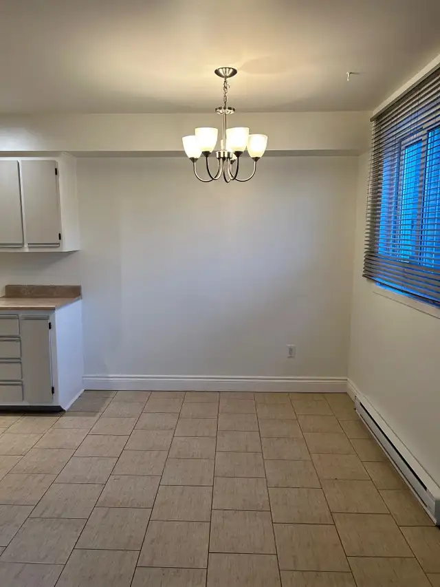 1er AVRIL- TRÈS BEAU CONDO SUR 2 ÉTAGES AVEC 3CC POUR 1885$/MOIS - Photo 2