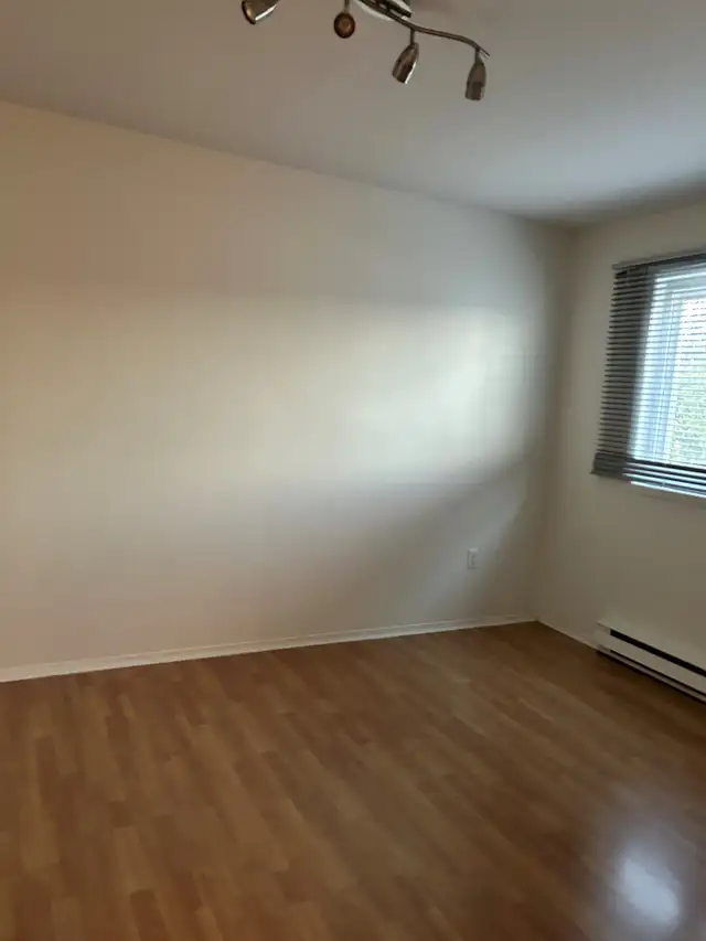 1er AVRIL- TRÈS BEAU CONDO SUR 2 ÉTAGES AVEC 3CC POUR 1885$/MOIS - Photo 5