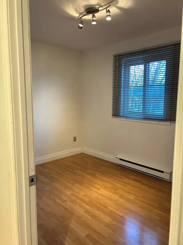 1er AVRIL- TRÈS BEAU CONDO SUR 2 ÉTAGES AVEC 3CC POUR 1885$/MOIS - Photo 6