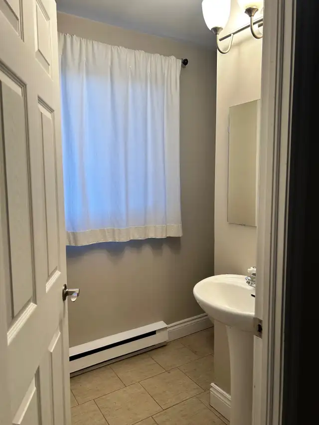 1er AVRIL- TRÈS BEAU CONDO SUR 2 ÉTAGES AVEC 3CC POUR 1885$/MOIS - Photo 9