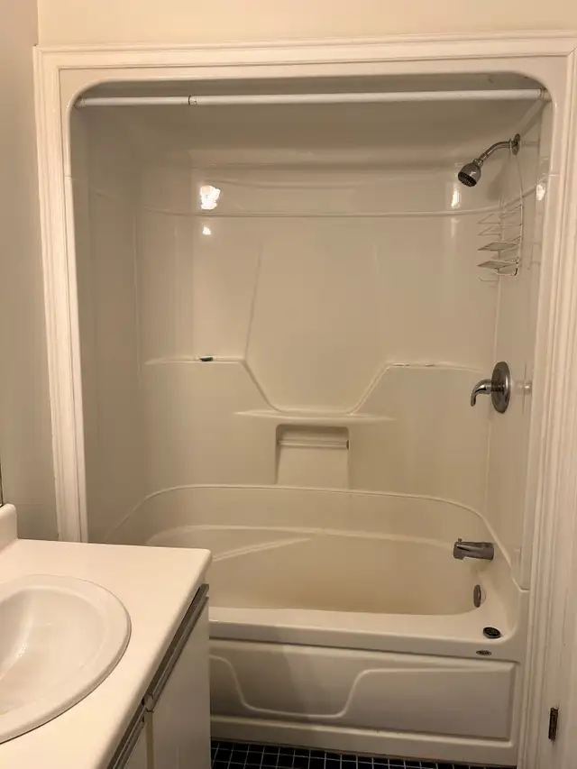 1er AVRIL- TRÈS BEAU CONDO SUR 2 ÉTAGES AVEC 3CC POUR 1885$/MOIS - Photo 11