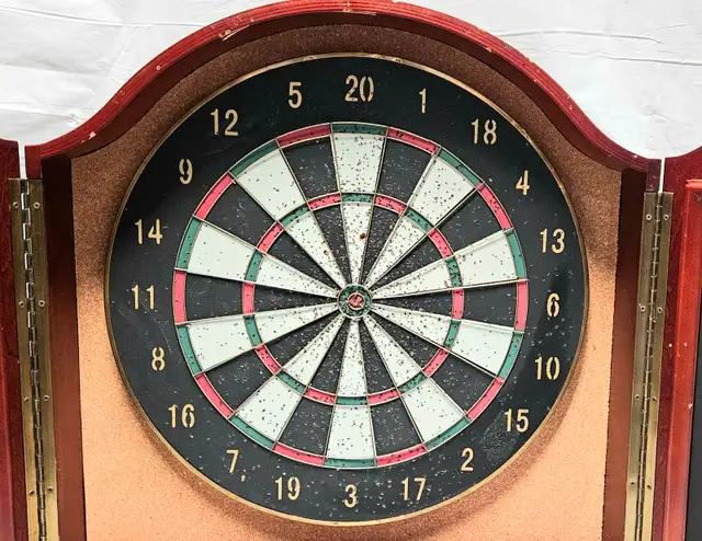 Bombay Company 18' Dartboard Wooden Cabinet - Photo 2