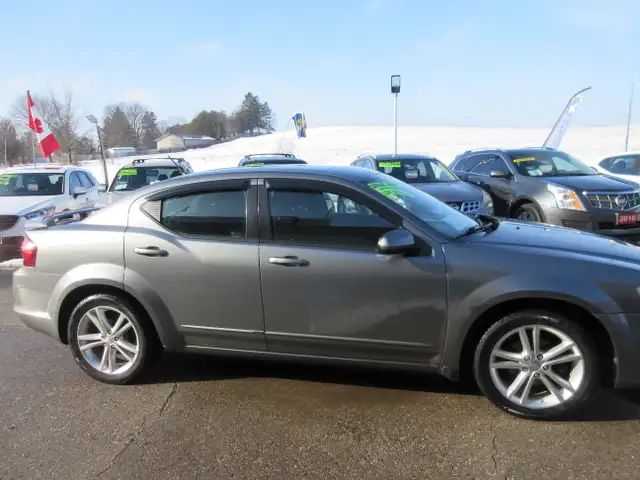 2012 Dodge Avenger SXT - Photo 5