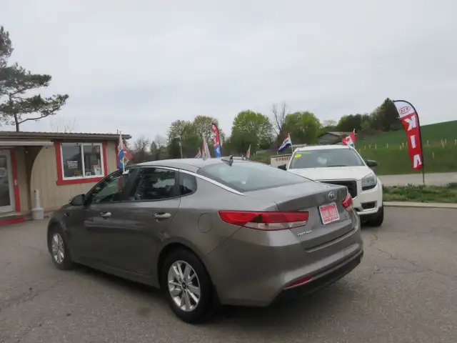 2016 Kia Optima LX - Photo 8