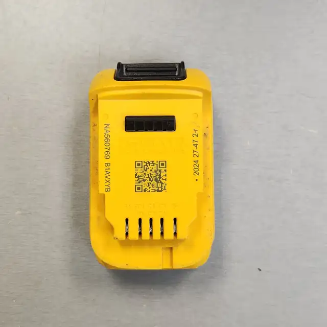 DEWALT 20V MAX 1.7Ah Powerstack Battery - Photo 2