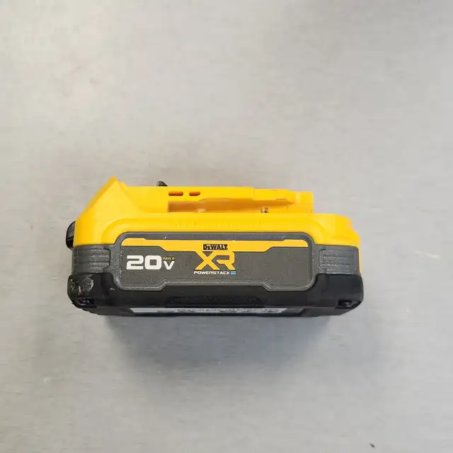 DEWALT 20V MAX 1.7Ah Powerstack Battery - Photo 5
