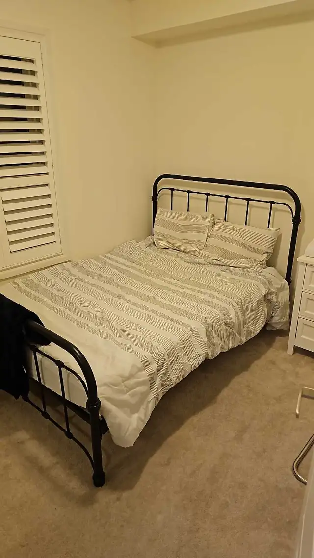 LARGE FURNISHED ROOM DOWNSVIEW YORK UNIV ALL INCLUSIVE $925 - Photo 3