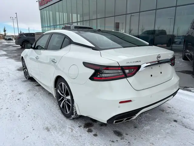 2023 Nissan Maxima SL Sedan • Accident Free CarFax • Pano Roof • - Photo 4