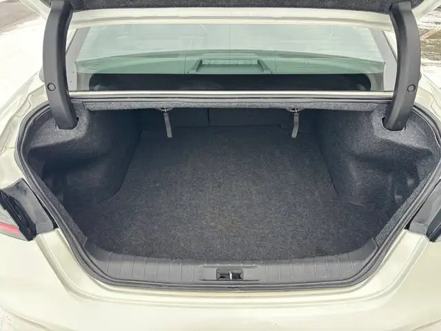 2023 Nissan Maxima SL Sedan • Accident Free CarFax • Pano Roof • - Photo 6