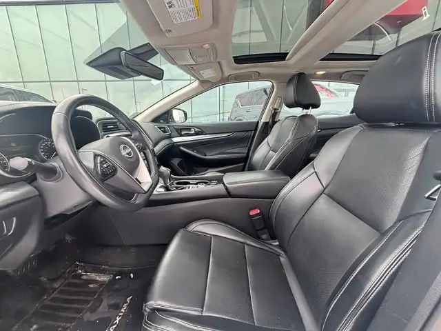 2023 Nissan Maxima SL Sedan • Accident Free CarFax • Pano Roof • - Photo 11
