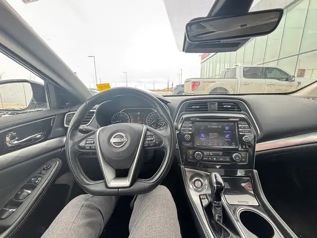 2023 Nissan Maxima SL Sedan • Accident Free CarFax • Pano Roof • - Photo 17