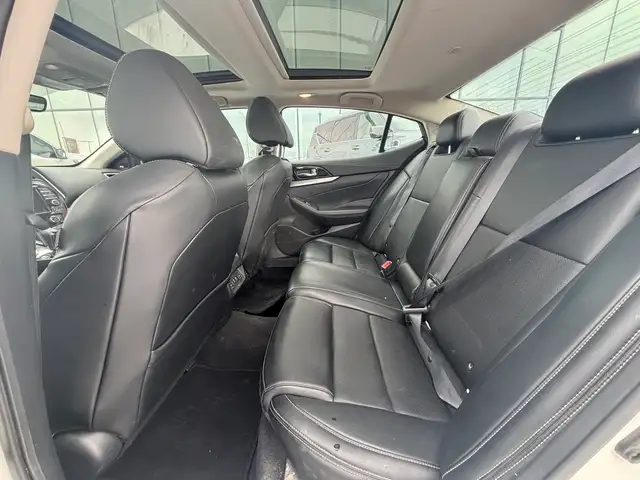 2023 Nissan Maxima SL Sedan • Accident Free CarFax • Pano Roof • - Photo 26