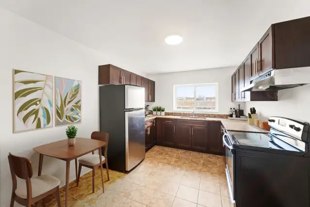 Spacious 2 Bedroom Apartment! Available April 1st! - Photo 4