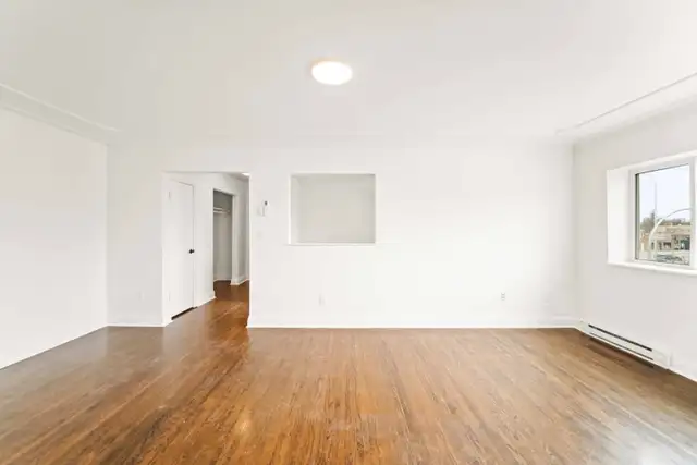 Spacious 2 Bedroom Apartment! Available April 1st! - Photo 9