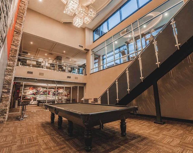 Furnished 3 bed 2 path 1 park at Luxe Condo! - Photo 4