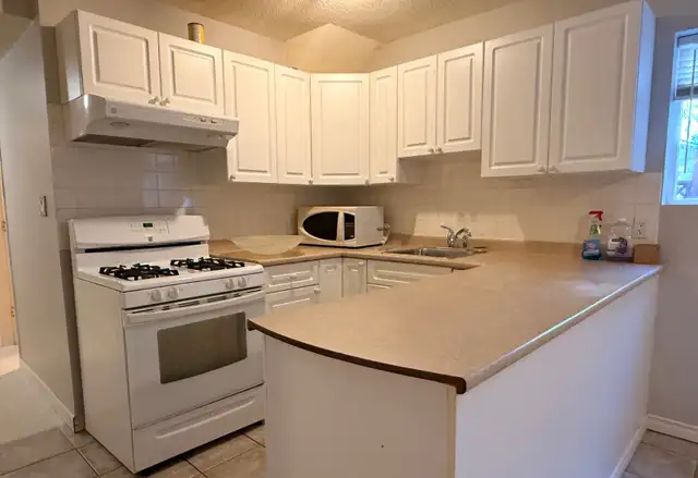 Lower Floor of a Duplex next to Mundy Park for Rent!