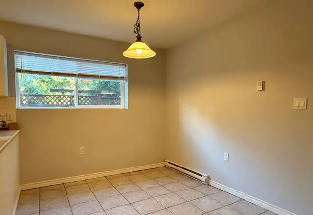 Lower Floor of a Duplex next to Mundy Park for Rent! - Photo 4