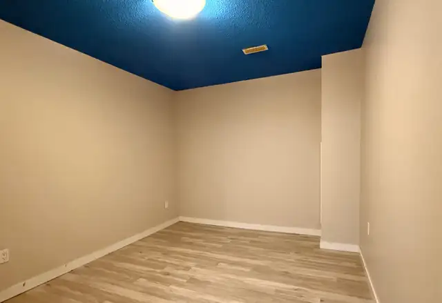 Lower Floor of a Duplex next to Mundy Park for Rent! - Photo 5