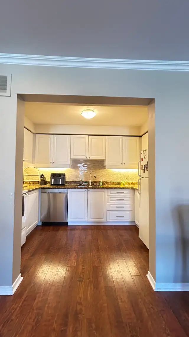 Spacious 2-Bed Townhome by Georgetown GO   Bsmt/AC/Parking Incl! - Photo 4