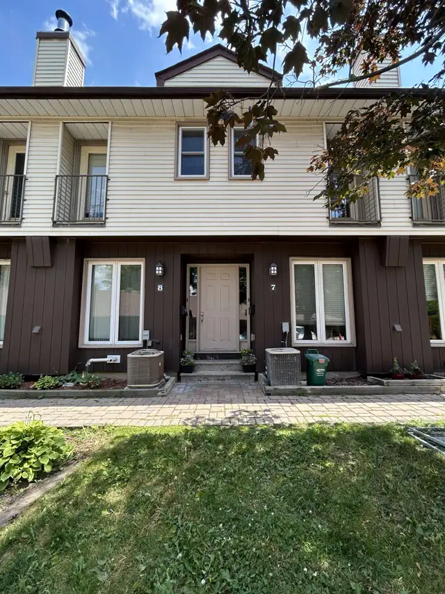 Spacious 2-Bed Townhome by Georgetown GO   Bsmt/AC/Parking Incl! - Photo 5