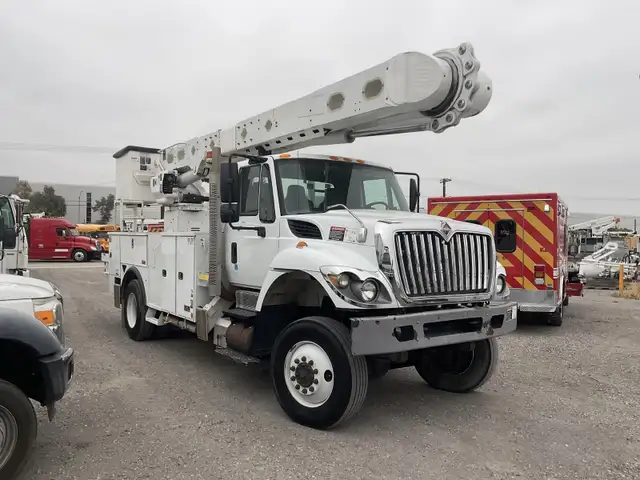 2014 International 7300 Altec AM55 Bucket Truck