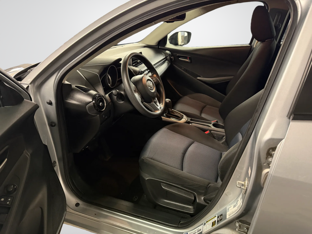Toyota Yaris 20174D Sedan - Photo 3