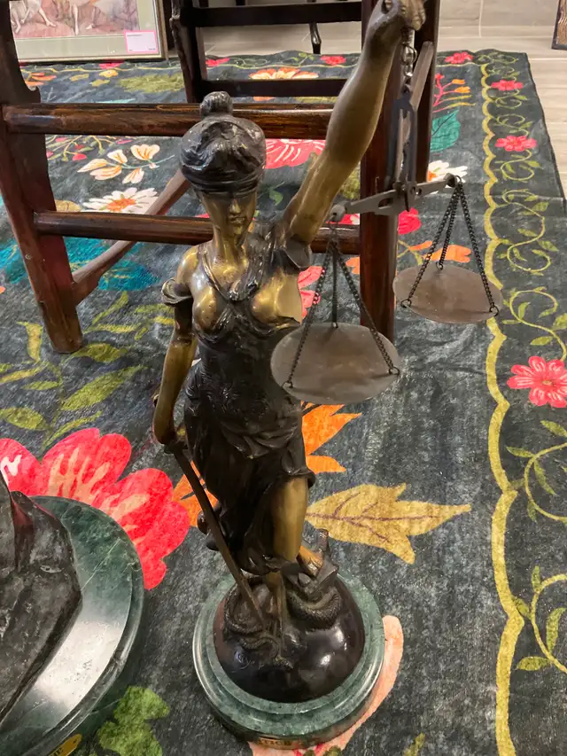 BRONZE STATUES - Photo 3