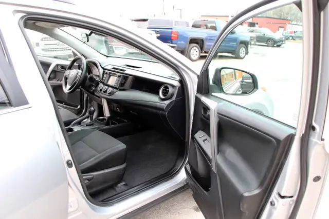 2017 Toyota RAV4 LE Certified 2 Year Warranty - Photo 15