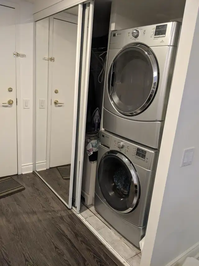 Yonge & Finch- FULLY FURNISHED 2 BEDROOM APARTMENT WITH PARKING - Photo 4