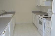 super clean safe quiet two bedroom Maple Ridge - Photo 2