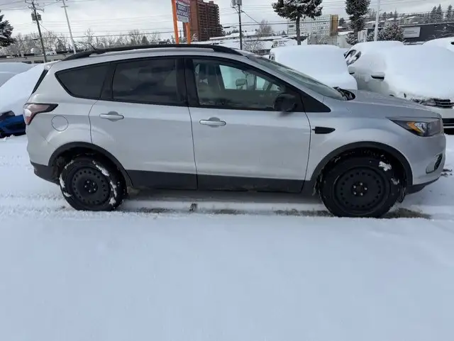 2018 Ford Escape SE / 2 Set of tires and Rims / Low KM 142K - Photo 4