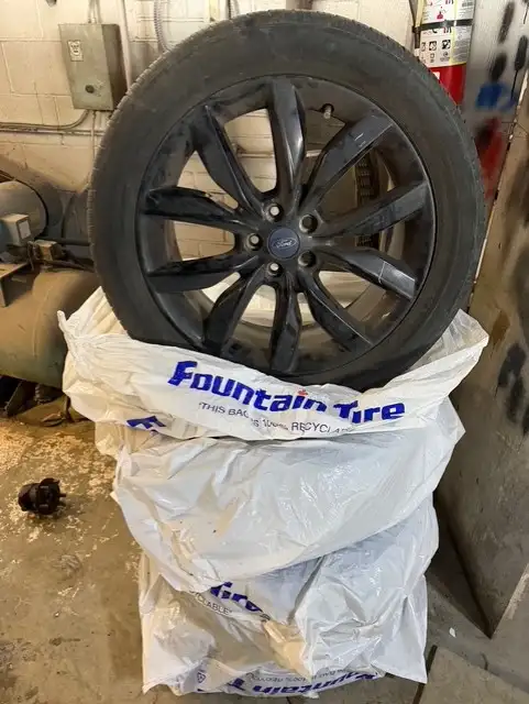 2018 Ford Escape SE / 2 Set of tires and Rims / Low KM 142K - Photo 14