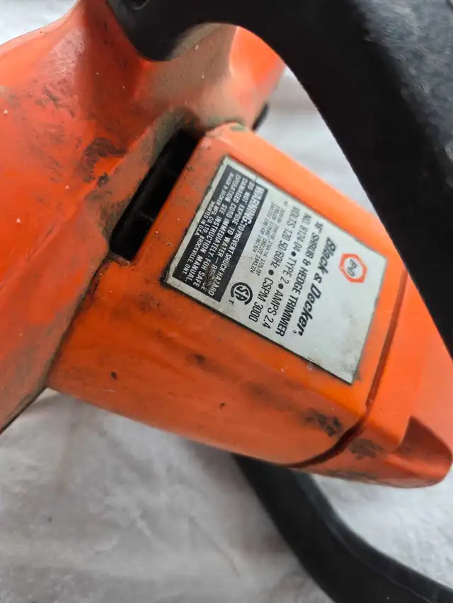 Black & Decker Hedge Trimmer - Photo 2