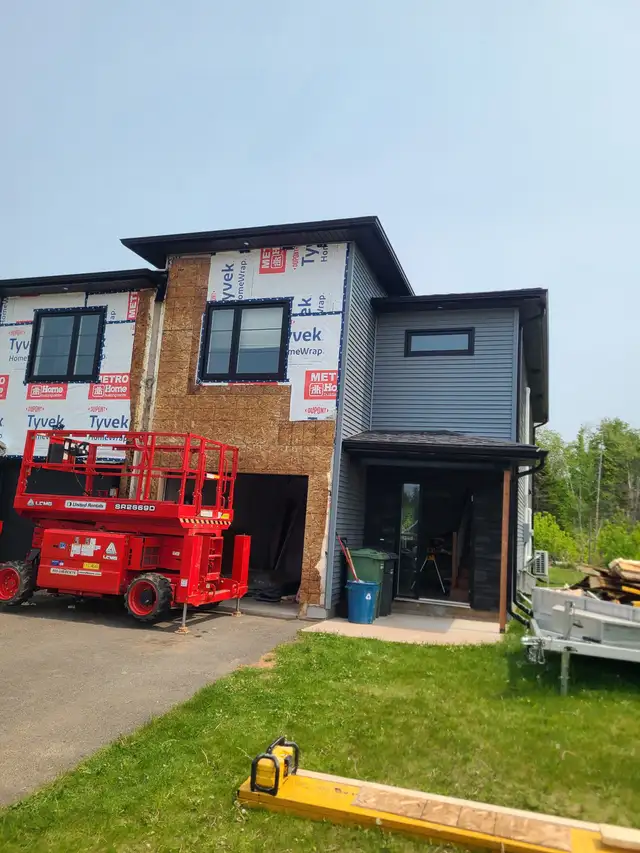 Hiring Roofers and labourers - Photo 2