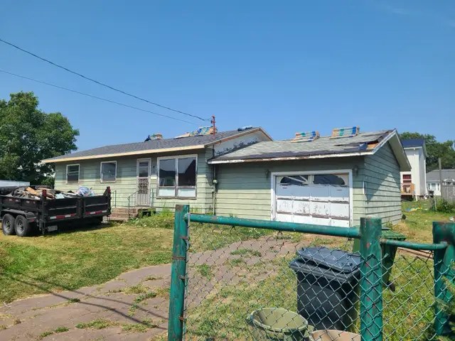 Hiring Roofers and labourers - Photo 3