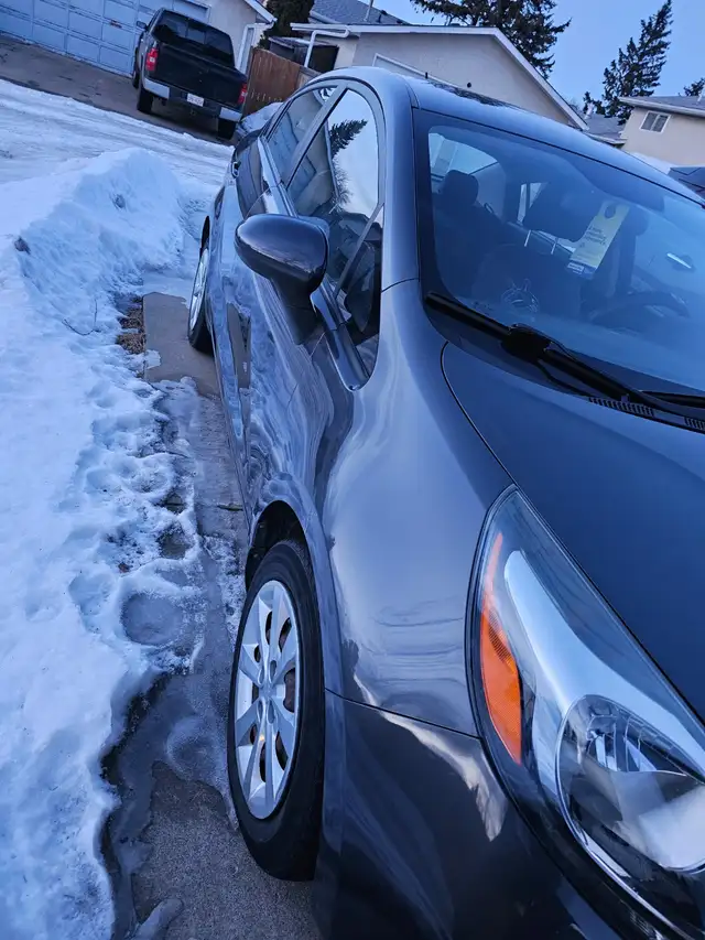 Reliable low mileage Manual car - Photo 3