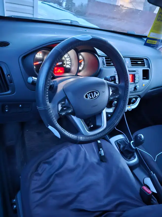 Reliable low mileage Manual car - Photo 6