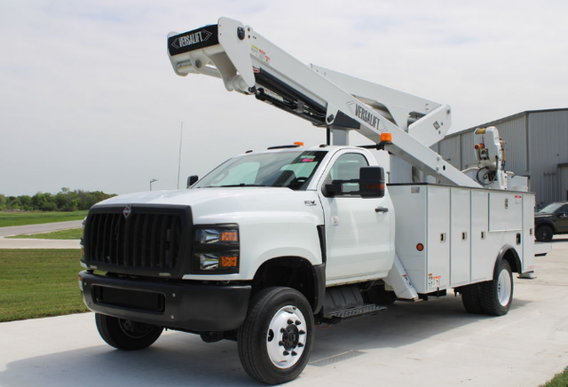 2020 International CV515 Versalift VST-52I Bucket Truck - Photo 2