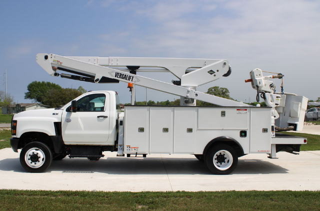 2020 International CV515 Versalift VST-52I Bucket Truck - Photo 3