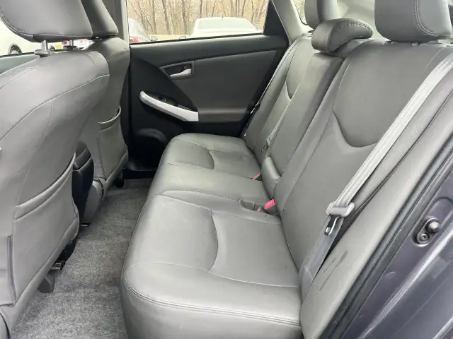2012 Toyota Prius - Photo 11