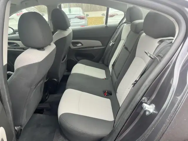 2011 Chevrolet Cruze LS  w/1SB Certified - Photo 10